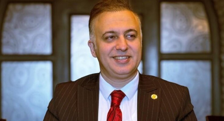 Hüseyndən Zaur Kamala: "1500 manatımı qaytar"