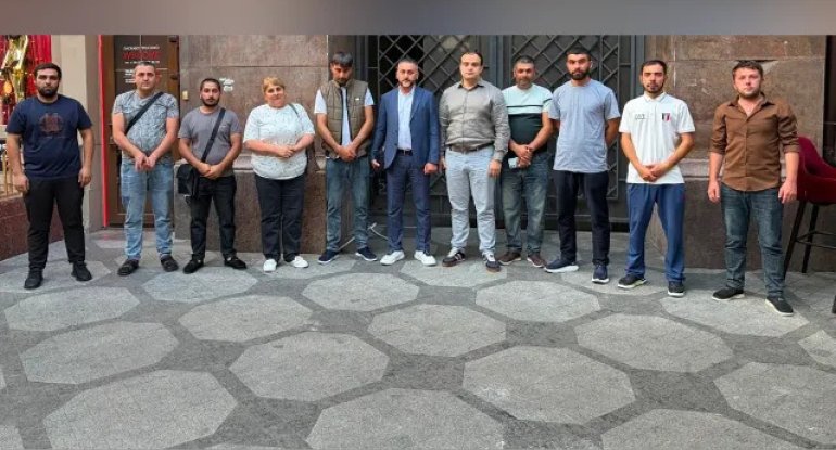 Dronla vurulan gəmidən xilas edilən azərbaycanlılar Vətənə yola salındı