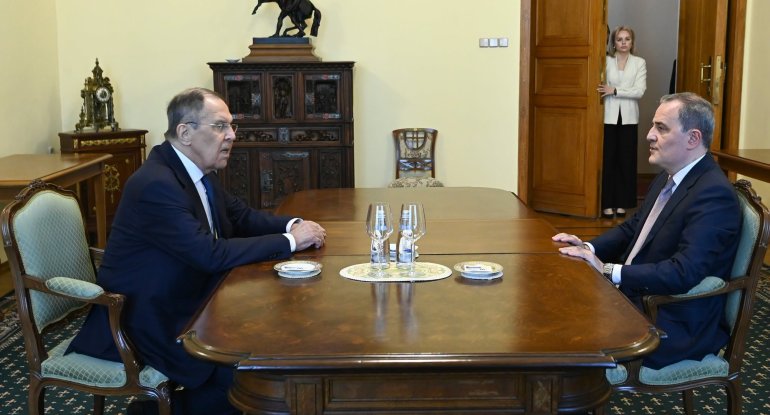 Moskvada Ceyhun Bayramovla Sergey Lavrov arasında görüş başladı