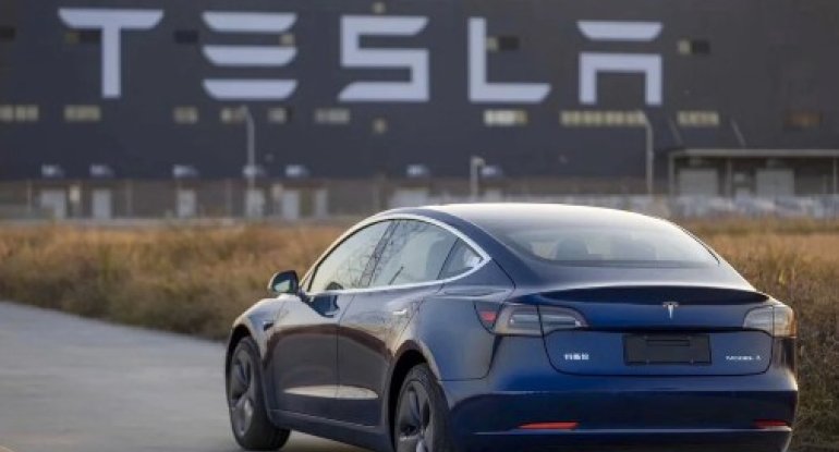 "Tesla" minlərlə avtomobili təmir edəcək
