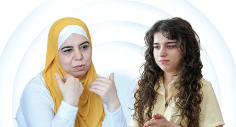 Ana qızı ilə eyni ildə ali məktəbi bitirdi: 20 il sonra gerçəkləşən arzu - FOTO