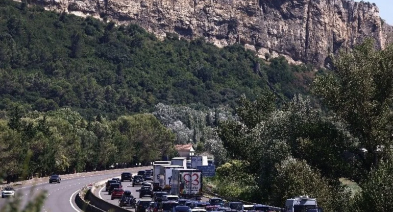 Fransada tıxacların uzunluğu rekord həddə çatıb