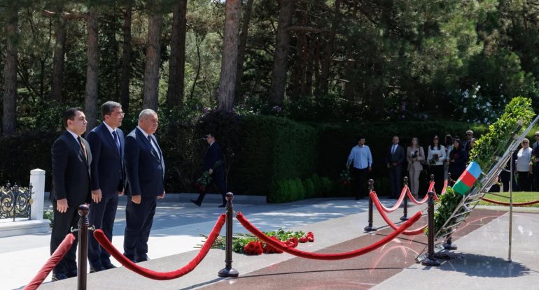MEDİA, Audiovizual Şura və Mətbuat Şurasının nümayəndələri Fəxri xiyabanı ziyarət ediblər - FOTO