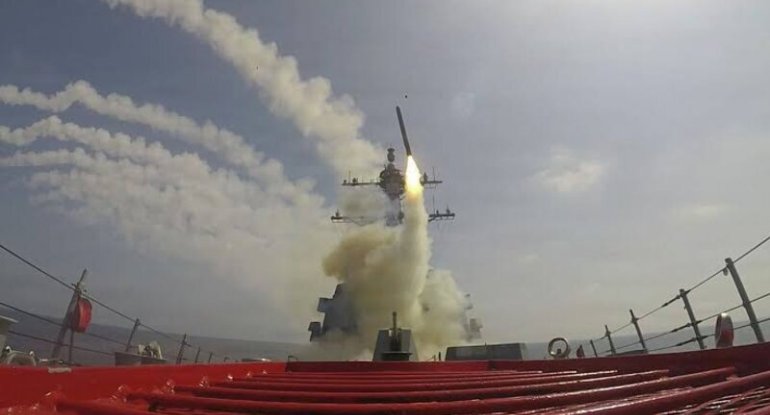 ABŞ Hörmüz boğazındakı adanı bombaladı - VİDEO