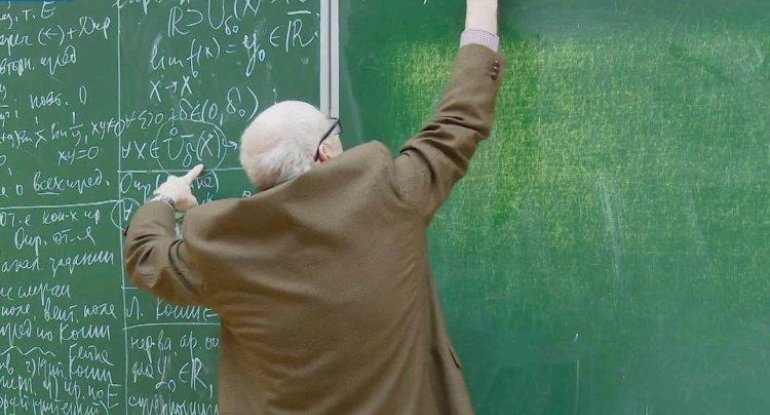 65 yaşdan sonra bu müəllimləri işdə saxlayırlar...