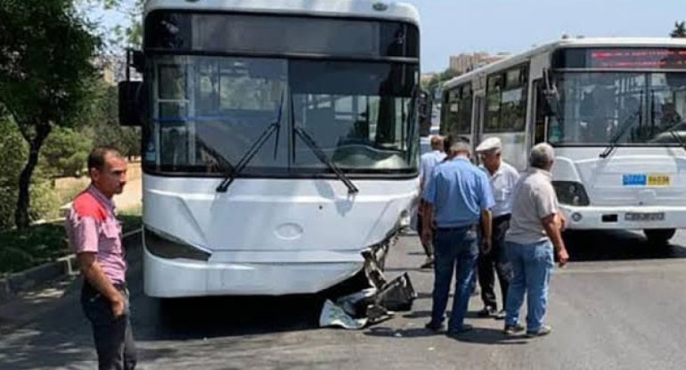 Bakıda iki avtobus toqquşdu - 22 nəfər xəsarət aldı