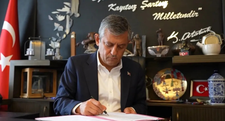 Türkiyənin əsas müxalifət partiyası olan CHP parçalandı