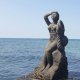 Cənubi Koreyada qalmaqal: Əcnəbi tarixi heykəli öpdü