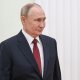 Putinə yaxın milyarderlər pullarını ölkədən çıxarır Putinə yaxın milyarderlər pullarını ölkədən çıxarır