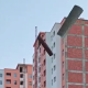 Bakıda güclü külək yaşayış binasının damını uçurdu - VİDEO