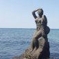 Cənubi Koreyada qalmaqal: Əcnəbi tarixi heykəli öpdü